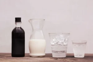 Kéfir, choucroute, ail et banane : des sources naturelles de probiotiques et de prébiotiques réunies sur une même table