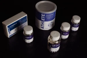 Supplémentation en vitamine D et sources alimentaires sur une table en hiver